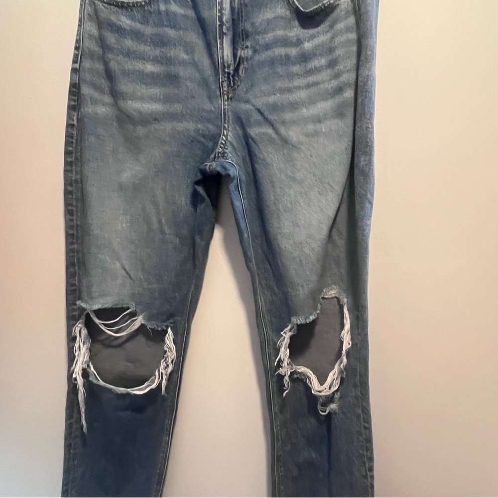 American Eagle Strigid Ripped Mom Jeans High Rise Distressed Straight Leg - Picture 9 of 14